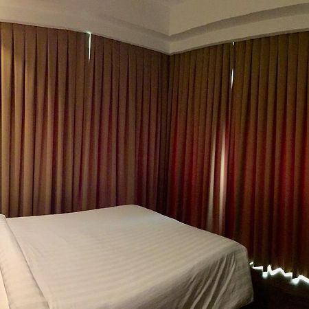 Padgett Place Prime Suites Cebu Esterno foto