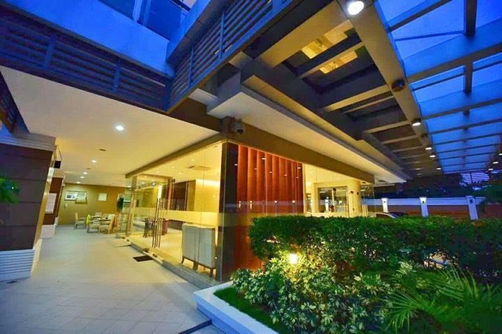 Padgett Place Prime Suites Cebu Esterno foto