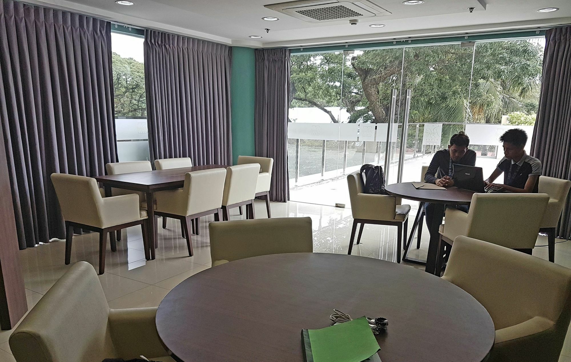 Padgett Place Prime Suites Cebu Esterno foto