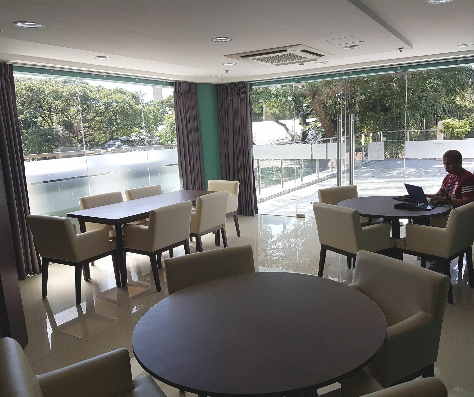 Padgett Place Prime Suites Cebu Esterno foto