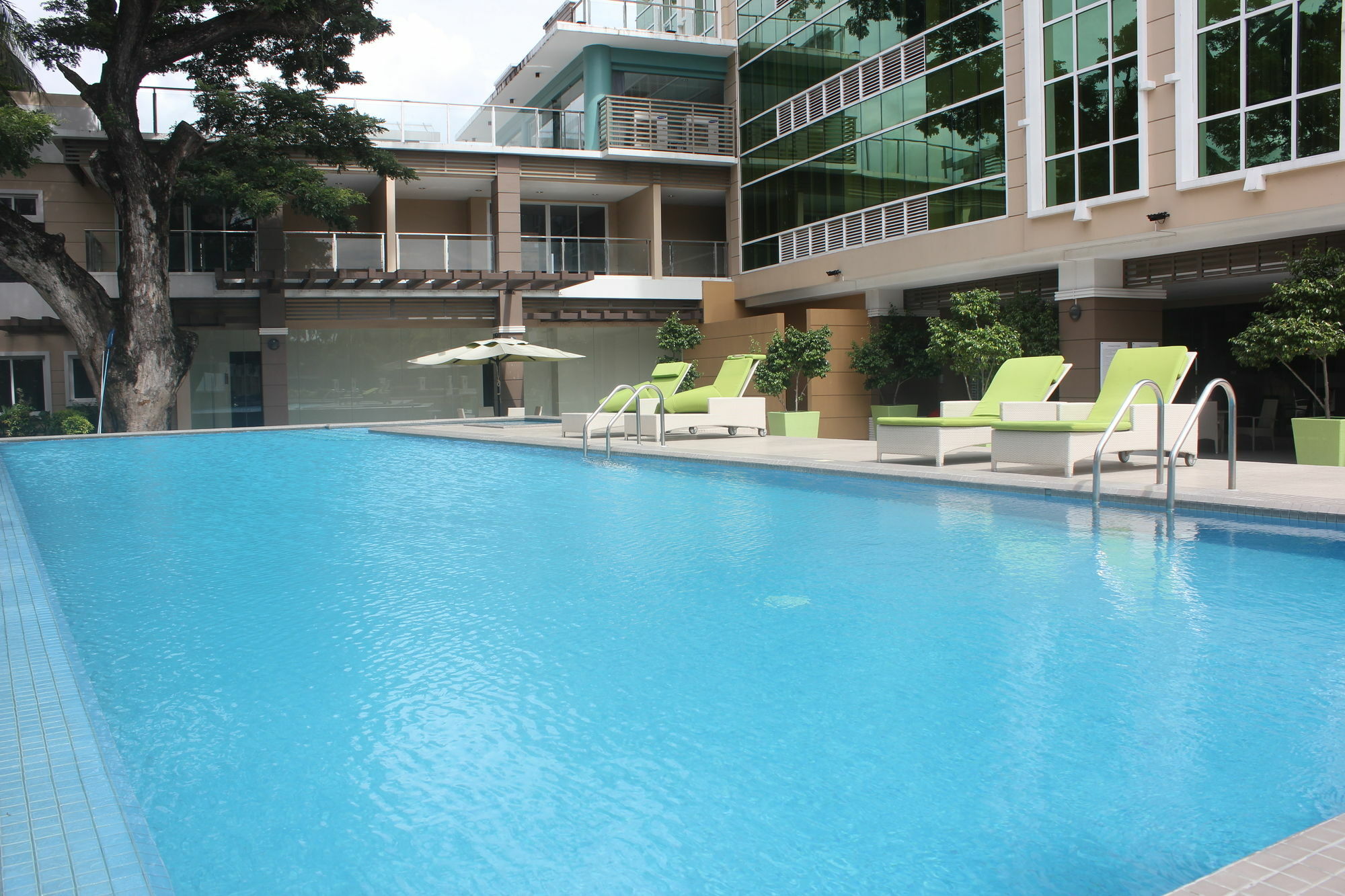 Padgett Place Prime Suites Cebu Esterno foto