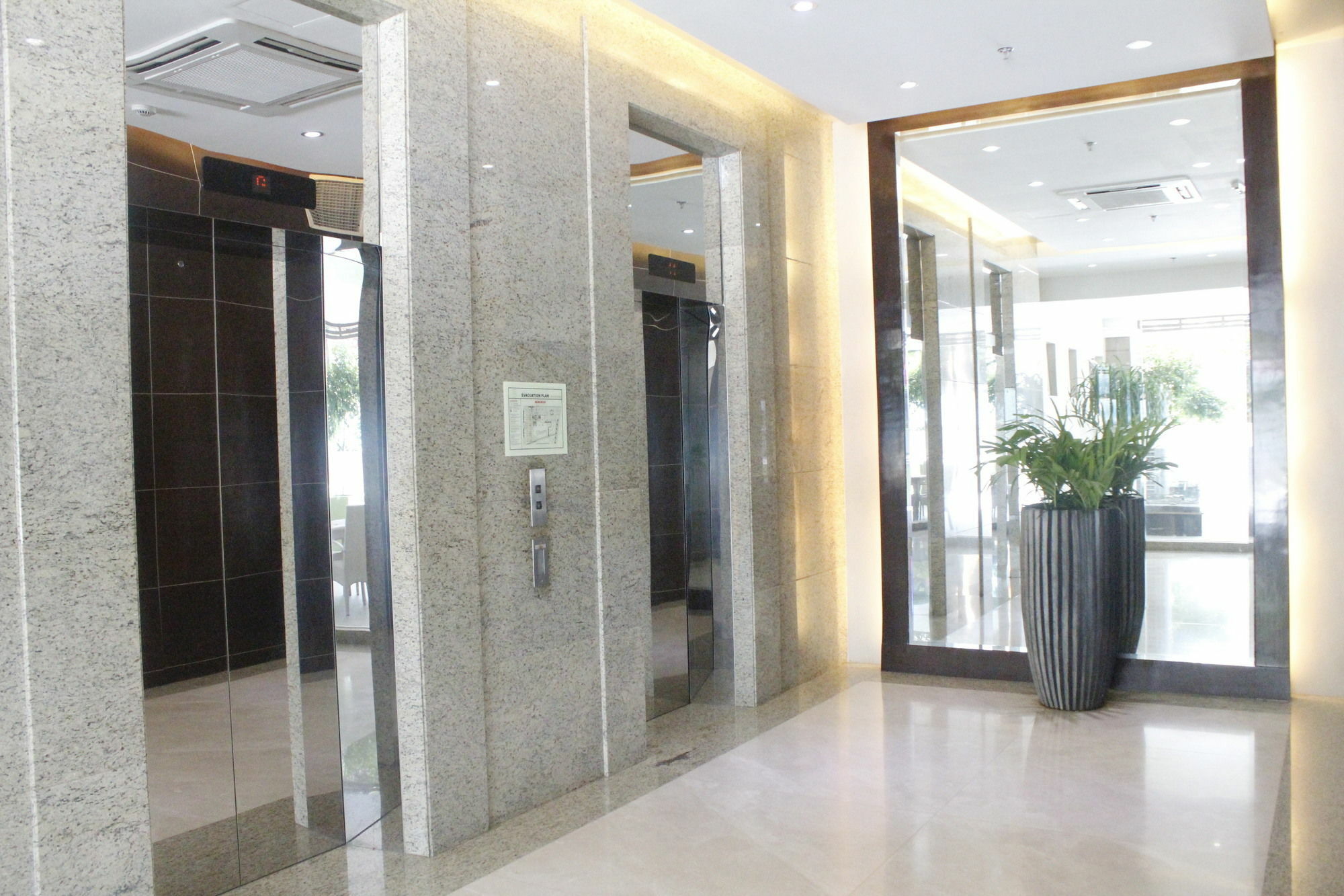 Padgett Place Prime Suites Cebu Esterno foto